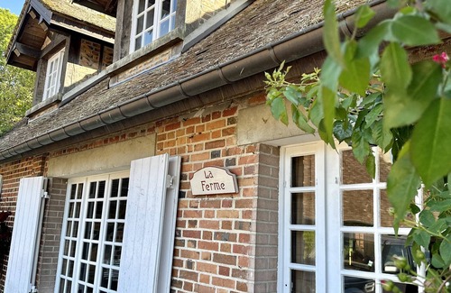 Brinon-sur-Sauldre Maison | Domaine Les Muids - Gîte "Les Oiseaux". Piscine et forêt privée proche de Paris.