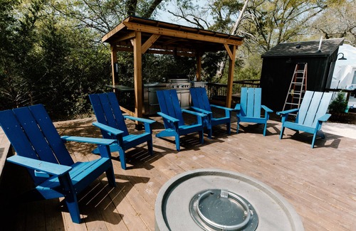 Burton Maison | Dome by The Beach - Sleeps 4 - Near Round Top