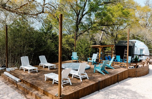 Burton Maison | Dome by The Beach - Sleeps 4 - Near Round Top