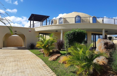 Albion Villa | dôme of Mauritius, un espace de détente, calme, lumineux et contemporain .