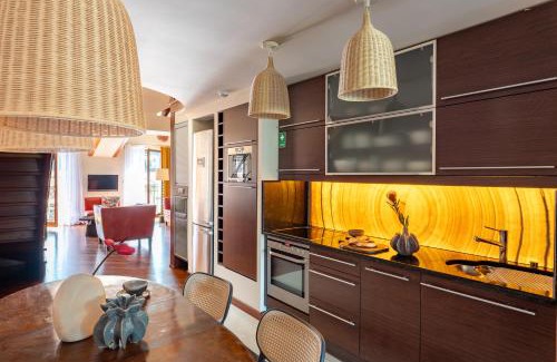 City Centre Appartement | Dome View Apartment by the Main Square - by Upstairs