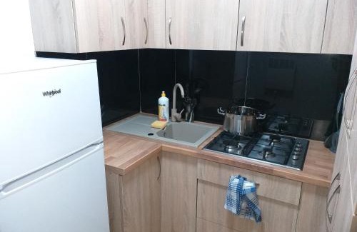 Grodzisk Mazowiecki Appartement | Domek - 2 Sypialnie, Kuchnia, Łazienka - 6 Osobowy N6 - FreezerHause Izdebno- NoclegiGrodziskPL 792-535-535