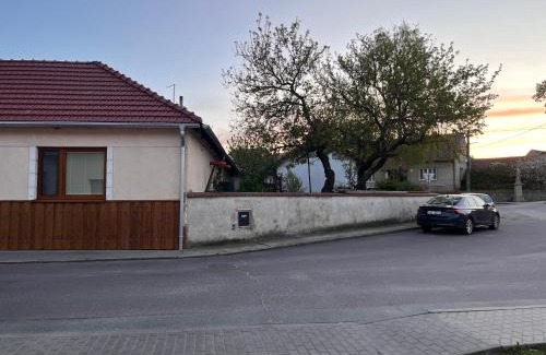 Dobrinsko Maison | Domek na růžku celá chalupa