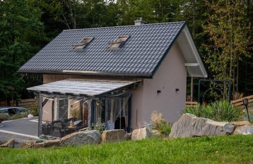 Ustron Maison | Domek Pierwiosnek Ustroń - cisza, las, balia i totalny relaks - Ucieknij od zgiełku i poczuj spokój natury