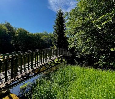 Kolczyglowy Maison | Domek z balią nad Wodospadem w głębi lasu