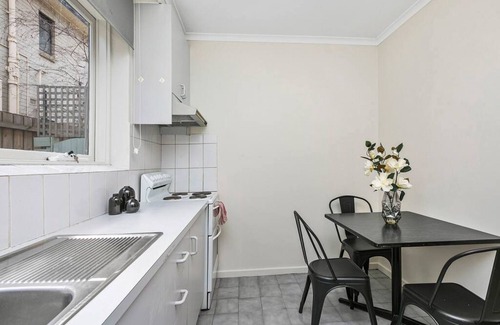 St. Kilda East Appartement | Domi Rentals - The Wilgah Hideaway