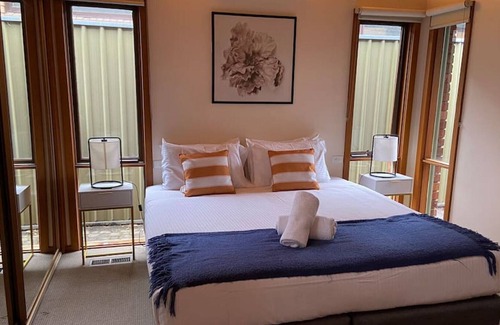 St. Kilda East Maison | Domi Rentals - The Country Residence