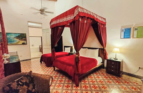 Zona Colonial Hôtel | Dominican Republic 14BR Colonial House, Pool, Near The Ocean