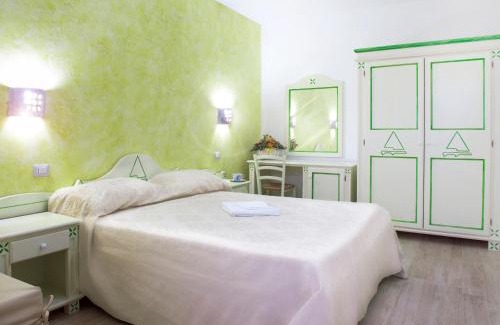 Sant'Antioco Maison | Domo La Vela - Affittacamere - Living Sant'Antioco