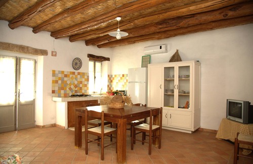 San Giovanni Suergiu Maison | DomusAntiga appartement de trois pièces à 10 minutes des plus belles plages de la côte!wifi