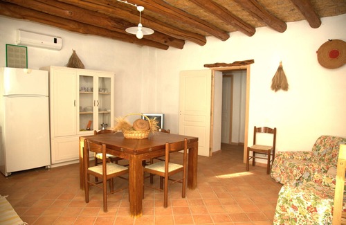 San Giovanni Suergiu Maison | DomusAntiga appartement de trois pièces à 10 minutes des plus belles plages de la côte!wifi