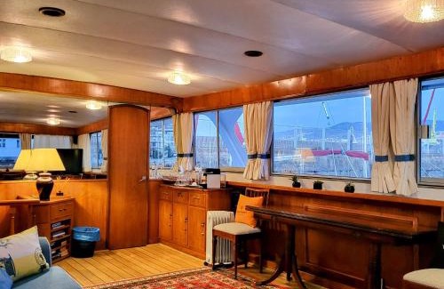 Vigo Location De Bateaux | Don Maximo Yacht Hotel