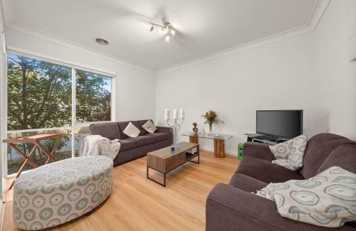 Doncaster East Maison | Doncaster East Home walking to shops restaurants