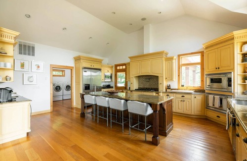 Ancram Maison | Doodletown Lodge & Cabin: Pool—Pickleball—Tennis++