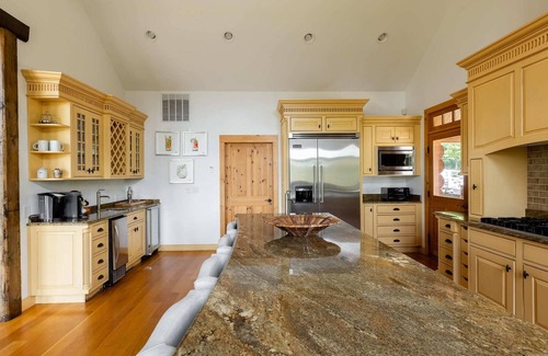 Ancram Maison | Doodletown Lodge: Pool, Tennis, Pickleball,Hiking+