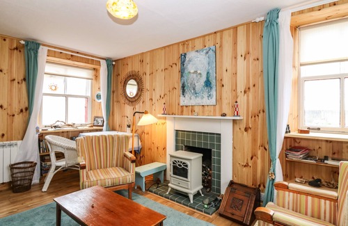 Cullen Cottage | DOOKERS' HOOSE, family friendly, character holiday cottage in Cullen