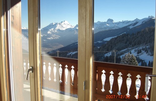 Champoussin Appartement | Doorstep skiing from a 'chocalate box' Swiss ski village