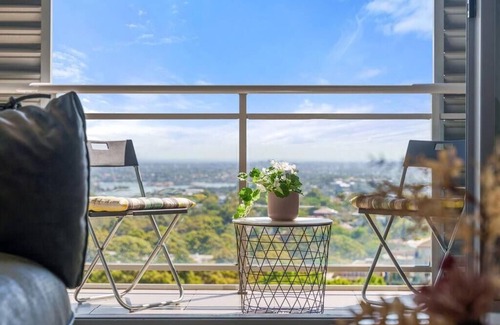 St. Leonards Appartement | Doorstep to Metro & Iconic Harbour Bridge View