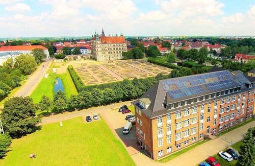 Guestrow Maison | Doppelzimmer Komfort - Hotel am Schlosspark +