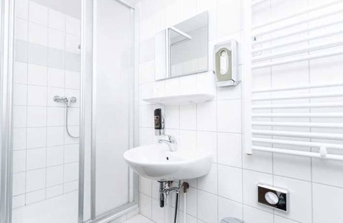 Guestrow Maison | Doppelzimmer Komfort - Hotel am Schlosspark +