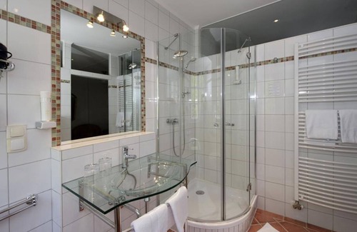 Halbturn Maison | Doppelzimmer Komfort mit Dusche, WC - Wohnen im Schloss - Knappenstöckl