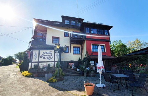 Rotensol Appartement | Doppelzimmer Landhotel Schönblick mit Balkon und Weiter Blick ins Grüne 06