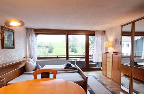Rotensol Appartement | Doppelzimmer Landhotel Schönblick mit Balkon und Weiter Blick ins Grüne 06