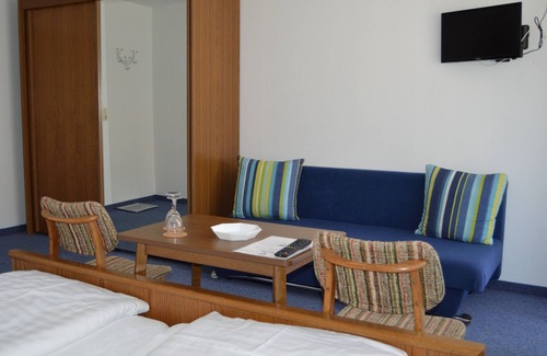Obertrubach Maison | Doppelzimmer mit Balkon und Schlafsofa - Gasthof-pension Fränkische Schweiz Obertrubach