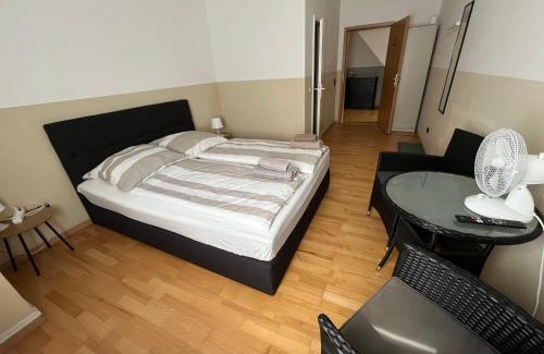 Meine Maison | Doppelzimmer mit Bad-TV-Külschrank 9