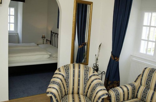 Halbturn Appartement | Doppelzimmer mit Dusche, WC - Wohnen im Schloss - Knappenstöckl