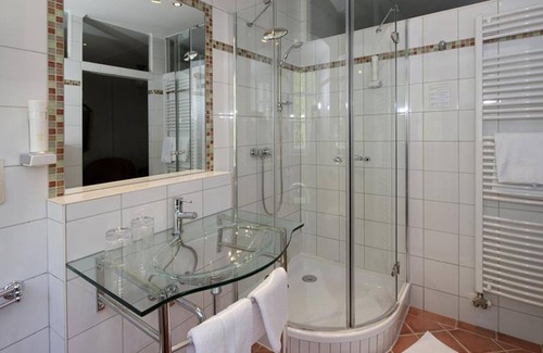Halbturn Appartement | Doppelzimmer mit Dusche, WC - Wohnen im Schloss - Knappenstöckl