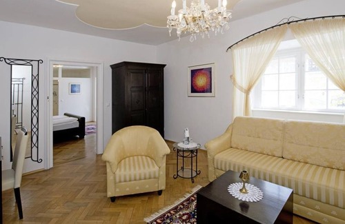 Halbturn Maison | Doppelzimmer mit Dusche, WC - Wohnen im Schloss - Knappenstöckl