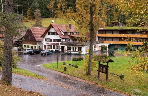 Altensteig Appartement | Doppelzimmer mit WC und Dusche oder Bad mit ca. 20qm für 1 bis 2 Personen