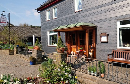 Wiehl Appartement | Doppelzimmer Mond mit WC und Dusche