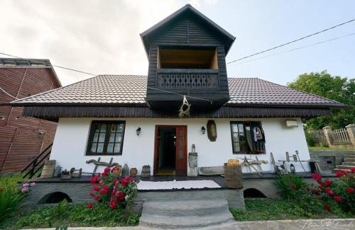 Minastirea Neamt Maison | Dor de rădăcini
