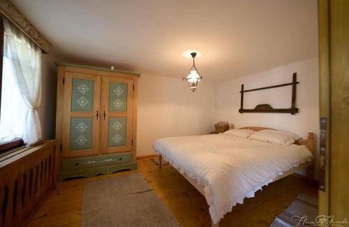 Minastirea Neamt Maison | Dor de rădăcini