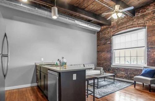 Buffalo Appartement | Dorian 402 · Luxury 2 bedroom Loft Apartment w/ free parking