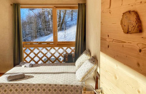 Entremont Maison | Chambre d'hôtes double avec vue jardin et montagne