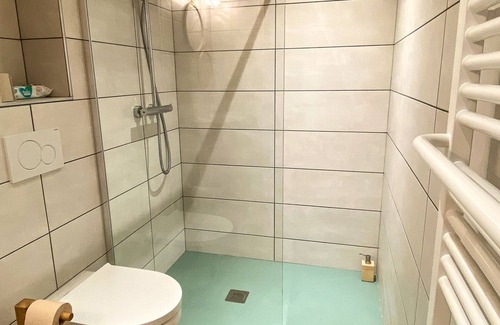 Entremont Maison | Chambre d'hôtes double avec vue jardin et montagne