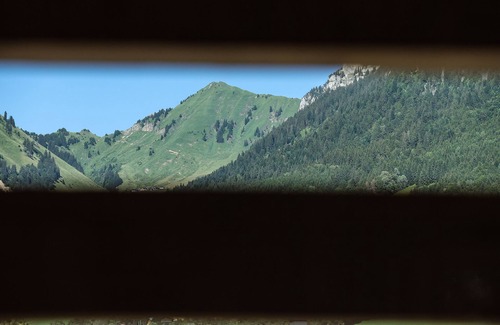 Entremont Maison | Chambre d'hôtes double avec vue jardin et montagne