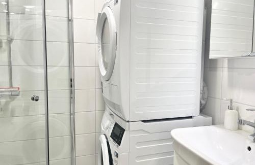 Koillinen District Maison | Double bed room in An apartment with lovely cats