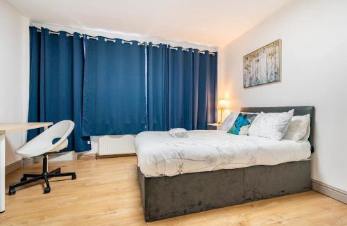 Bordesley Maison | Double Bed Room in Flat near Birmingham City Centre