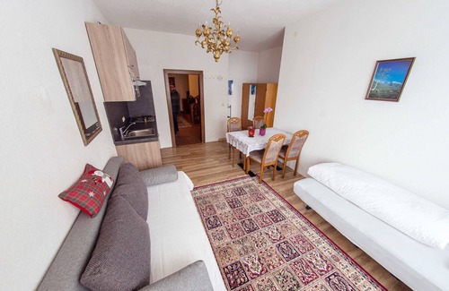 Fliess Appartement | Chambre double avec petit-déjeuner - Europa Pension Tirol