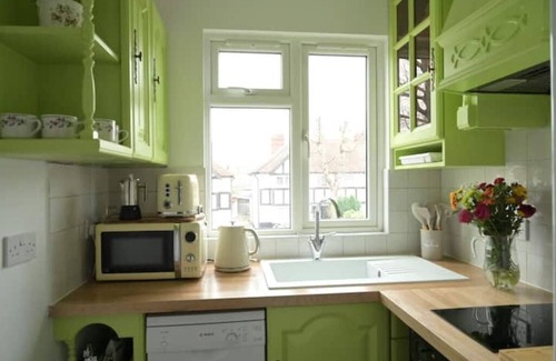 Valley Appartement | Double Bedroom With Own Bathroom and Kitchen