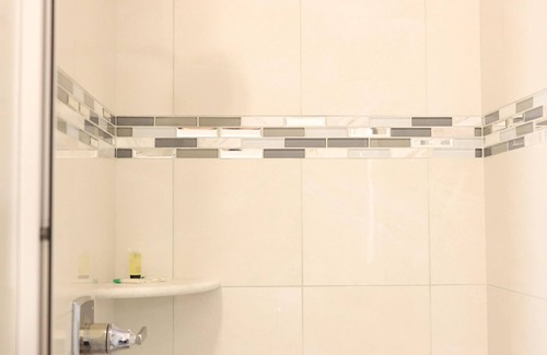 Washington Maison | Suite Junior-Salle de bain et douche-Confort-Vue ville-Room Three