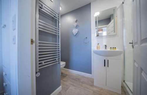 Kirkcaldy Appartement | Double Ensuite Bedroom near Edinburgh