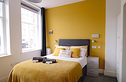Kirkcaldy Appartement | Double Ensuite Bedroom near Edinburgh