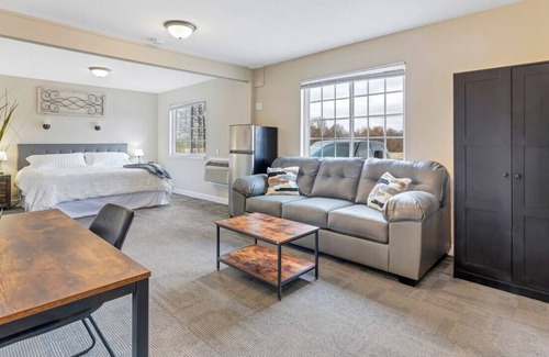 New Florence Hôtel | Double Hotel Room w/ King, Pullout, & Private Bath