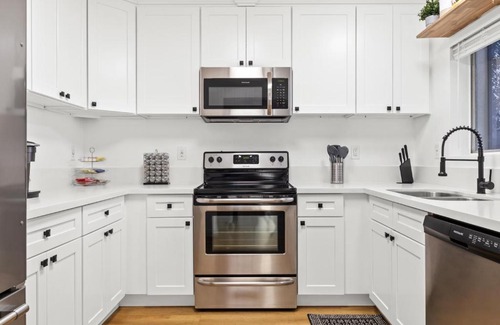 Alamitos Beach Appartement | Double King Suite with Patio Dining and Parking NRP21-00386