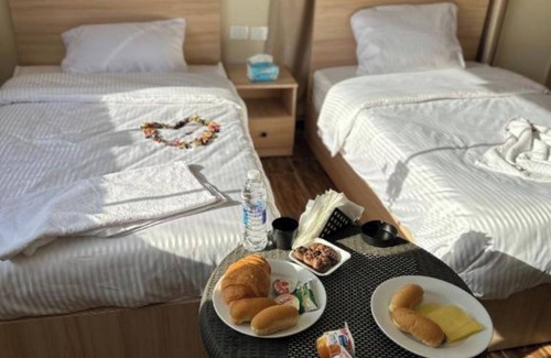 Giza Governorate Appartement | Double or Twin Room with Mountain View